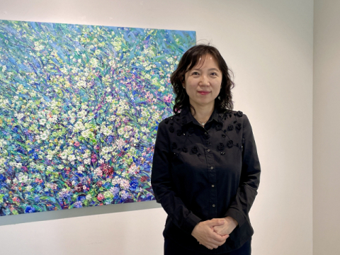 [전시속으로] 캔버스 위 활짝 핀 꽃잎의 향연…강정주 개인전 '봄을 담은 향기'