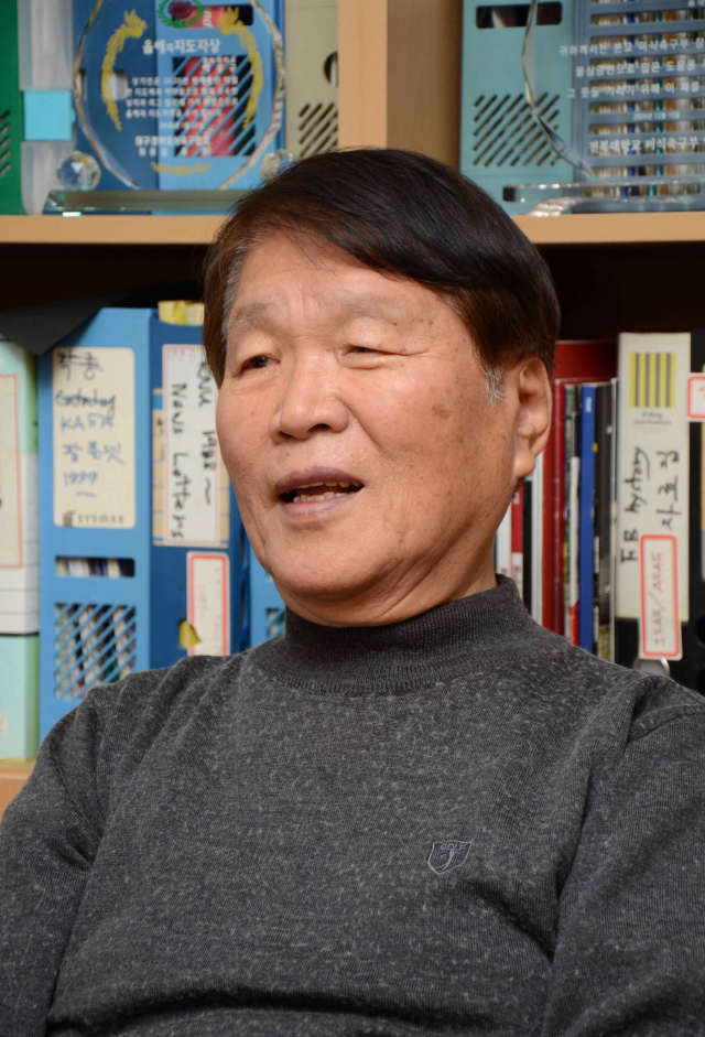 박경규 경북대 명예교수. 43년 간 경북대 미식축구 감독을 맡아오다 최근 후임자에게 지휘봉을 넘겼다. 채정민 기자