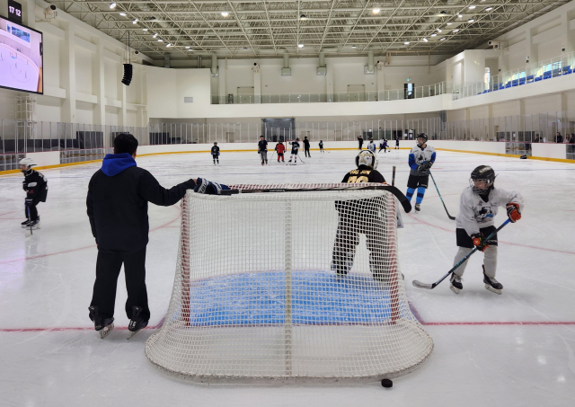 대구혁신도시에 문을 연 대구 제2빙상장에서 청소년 선수들이 훈련을 하고 있다. 대구시 제공