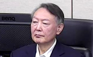 尹, 구속기간 영치금 12억…李 대통령 연봉 4.6배 수준