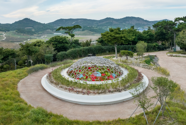 세계적인 거장 올라퍼 엘리아슨의 작품인 대지의 미술관 