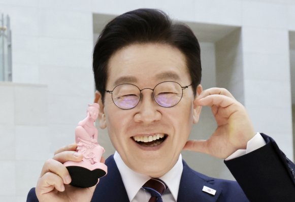 추경 준비한 기획처에…李 