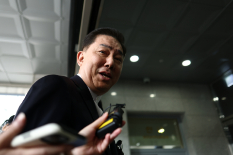 특혜 편입·취업 의혹 김병기 차남 경찰 출석…질문엔 침묵