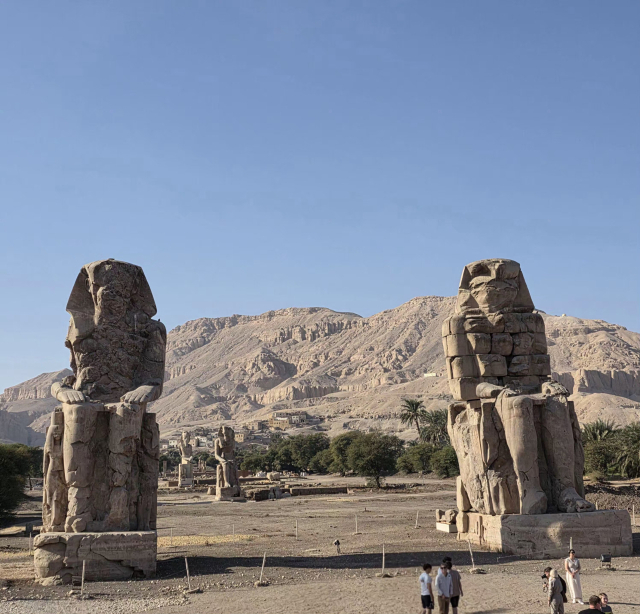 멤논의 거상이 된 아멘호테프 3세