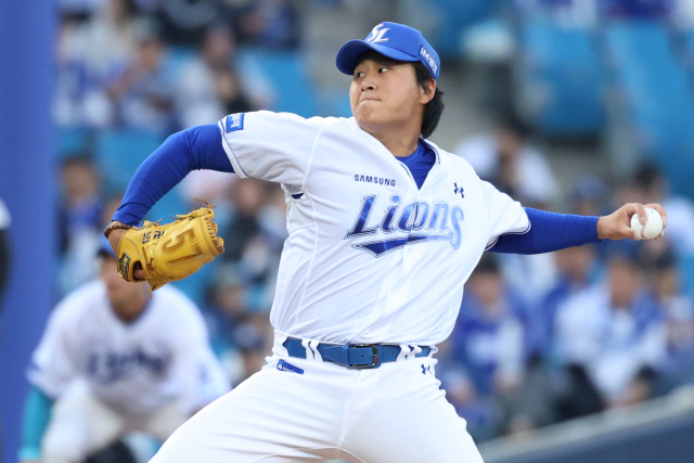 삼성 라이온즈의 이승현이 2일 대구에서 열린 두산 베어스와의 경기에 선발 등판해 역투하고 있다. 삼성 제공