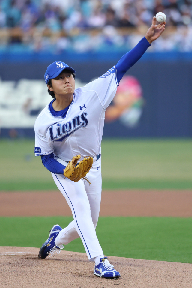 삼성 라이온즈의 이승현이 2일 대구에서 열린 두산 베어스와의 경기에 선발 등판해 투구하고 있다. 삼성 제공