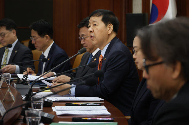 구윤철 부총리 겸 재정경제부 장관이 3일 정부서울청사에서 열린 비상경제본부회의 겸 경제관계장관회의에서 발언을 하고 있다. 연합뉴스