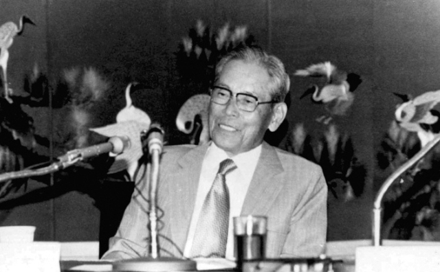 1983년 2월 8일 이병철 삼성그룹 회장은 삼성의 반도체 사업 참여를 선언했다. 그로부터 43년 후 한국은 반도체로 먹고 사는 나라로 탈바꿈했다. 출처 구글이미지