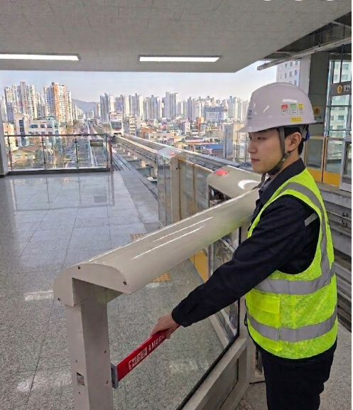 비상탈출 모습. 대구교통공사 제공