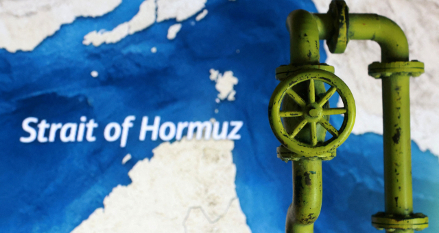 '호르무즈 무력 개방' 허용될까⋯유엔 결의 또 연기