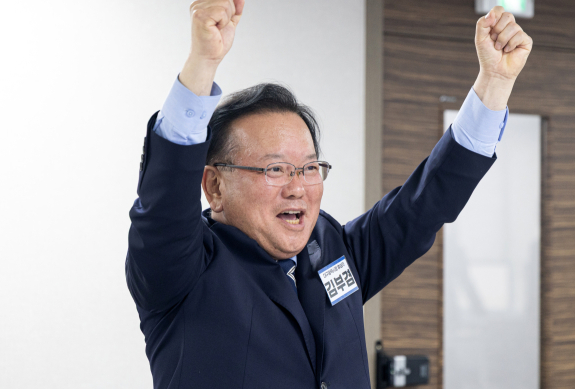 대구시장 '4파전'?…갈라진 보수 틈 비집는 '김부겸 바람'