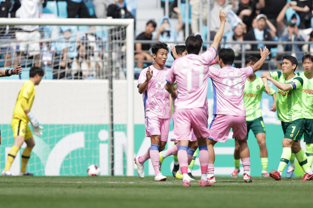 대구FC, 난타전 끝에 김포FC에 3대3 무승부