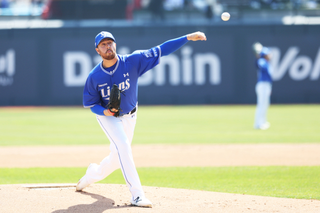 삼성 라이온즈의 잭 오러클린이 5일 수원에서 열린 KT 위즈와의 경기에 선발 등판해 역투하고 있다. 삼성 제공