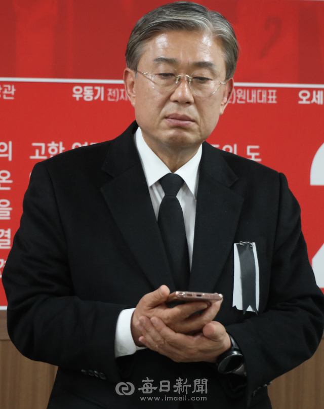 박병훈 국민의힘 경주시장 예비후보가 6일 기자회견을 통해 상대후보 측의 공직선거법을 위반했다는 주장을 하면서 관련 녹음 파일을 공개했다.김진만 기자