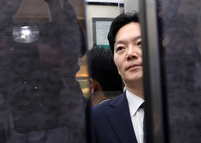 법무부, '대북송금' 수사 검사 직무정지…