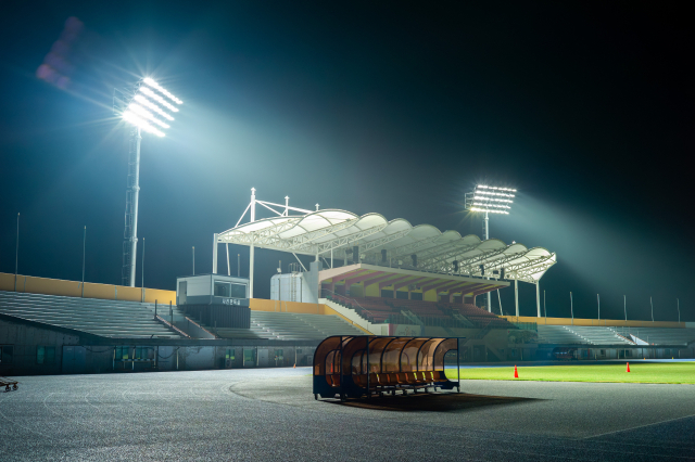 첨단 조명시설이 들어선 문경시민운동장 일부 구간 야간 시운전 현장. 문경시 제공