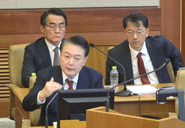 윤석열 대통령이 2월 11일 헌법재판소에서 열린 본인의 탄핵심판 7차 변론에 피청구인으로 출석해 발언하고 있다.헌법재판소 제공