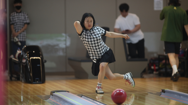 사라진 줄 알았다?…여전히 뜨거운 볼링의 인기