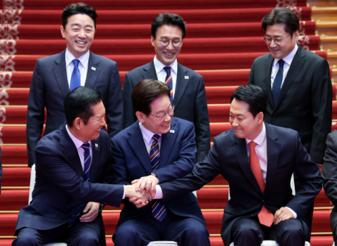 李, 장동혁·정청래 겨우 모으곤 