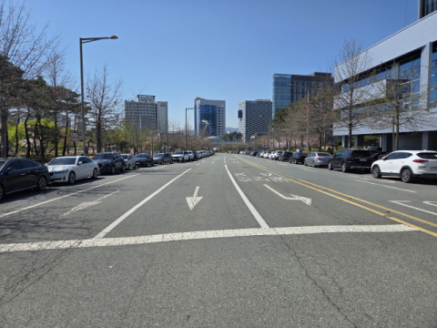 공공기관 주차장은 '텅텅'…외부 도로 불법 주정차는 '북적'