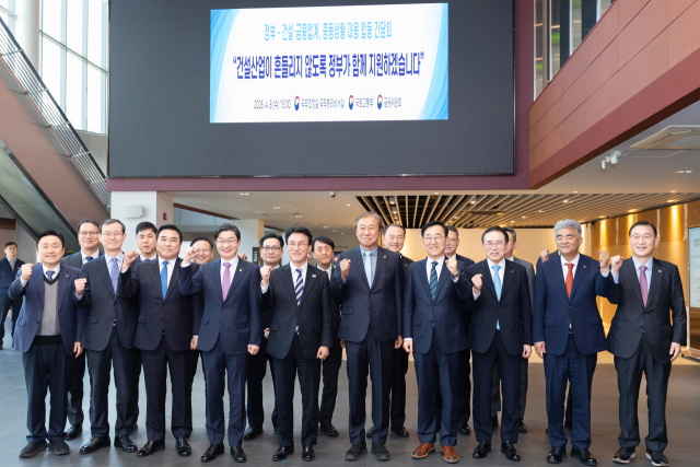 8일 김민석 국무총리는 중동전쟁 위기가 건설업계 전반으로 확산될 우려를 조기 차단하기 위해, 국토교통부, 금융위원회와 함께 서울 중구 국토발전전시관에서 