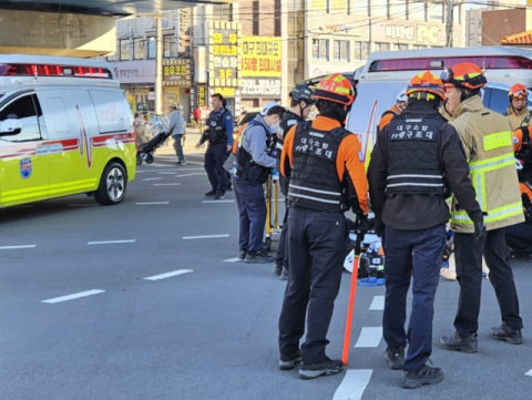 대구 북구 횡단보도 덮친 승용차…여성 3명 중경상