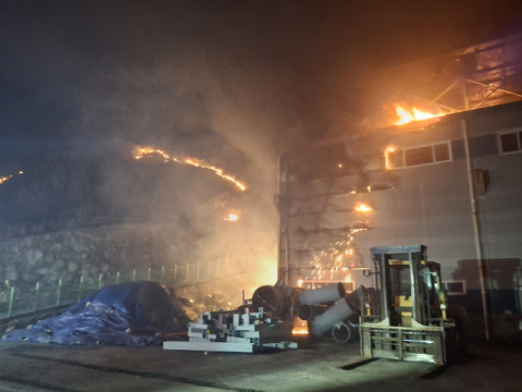 경주 외동읍 공장 화재…8억여 원 재산피해 