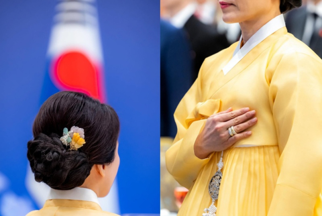 개나리색에 장신구…김 여사 한복에 빠진 마크롱 사진사