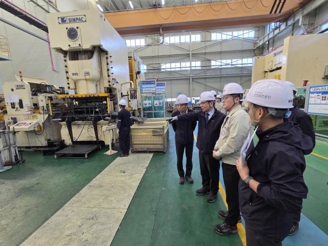 한국산업안전보건공단 김현중 이사장은 지난 8일 대구서부지사를 방문해 산업재해 예방 사업 추진 방향을 점검하고, 맞춤형 예방 활동 강화를 위한 현장경영을 실시했다. 한국안전보건공단 제공