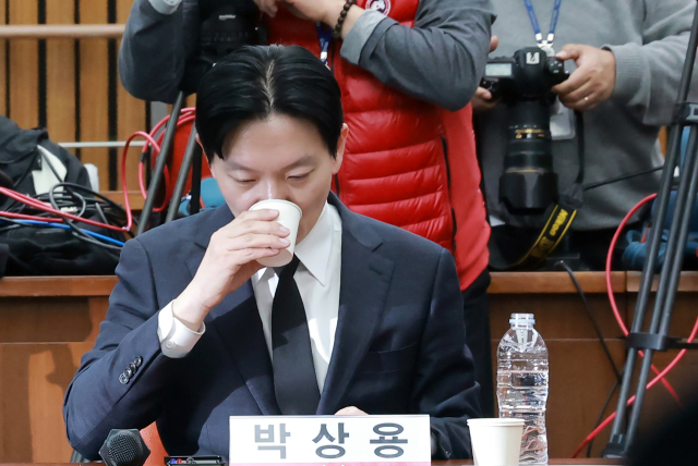 쌍방울 대북송금 사건을 수사했던 박상용 검사가 7일 국회에서 윤석열 정권 정치검찰 조작기소 의혹 사건 진상규명 국정조사특별위원회 국민의힘 위원들이 연 