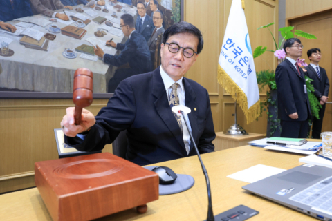 1천500원 위협하는 환율에…한은 기준금리 2.50% 동결