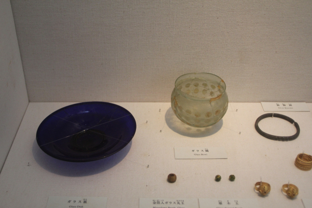 안칸 천황릉 출토 유리. 6세기. 도쿄 국립박물관
