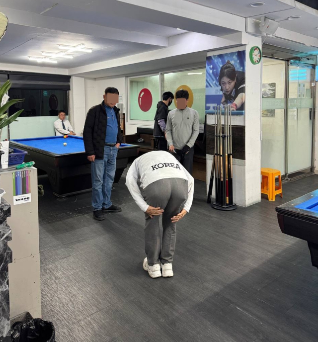 6.3 지방선거와 함께 치러질 가능성이 있는 부산 북갑 국회의원 재보궐선거 출마 하마평에 오른 박민식 전 국가보훈부 장관. 소속 국민의힘 당색 붉은색이 아니라 뒤에 