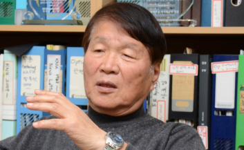 '대구경북 미식축구 대부' 박경규 경북대 명예교수 책 발간