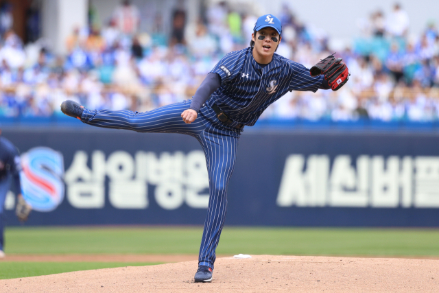삼성 라이온즈의 원태인이 12일 대구에서 열린 NC 다이노스와의 경기에 선발 등판해 역투하고 있다. 삼성 제공