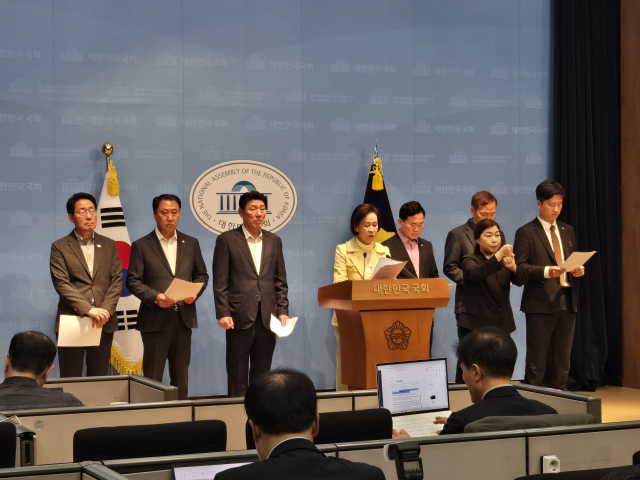 10일 대구 지역구 국민의힘 의원들이 국회 소통관에서 기자회견을 열고 