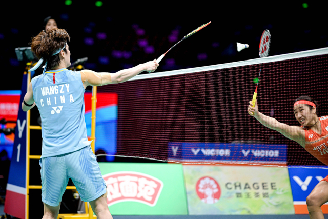 안세영이 12일 중국 닝보에서 열린 2026 아시아 배드민턴선수권대회 여자 단식 결승에 출격해 중국의 왕즈이와 샷을 주고받고 있다. 신화 연합뉴스