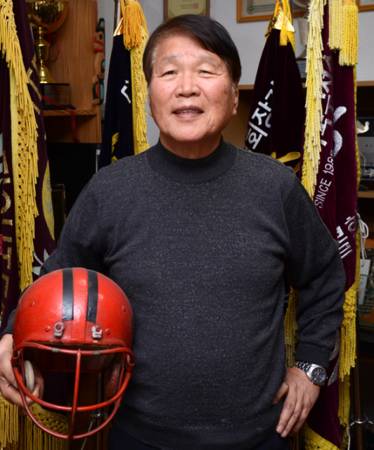 헬멧 벗고, 펜 든 박경규 경북대 명예교수…미식축구에 바친 60년 고백史