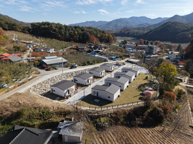 경북 봉화군이 인구 감소와 지방 소멸 위기에 대응하기 위해 추진해 온 