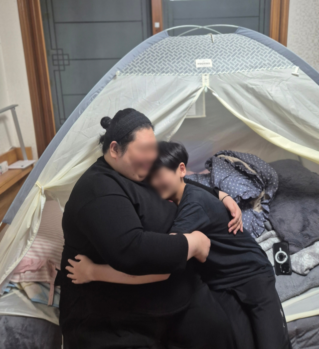 [이웃사랑] 이혼 후 자궁암·뇌종양 걸린 엄마…그래도 가족이 웃는 이유