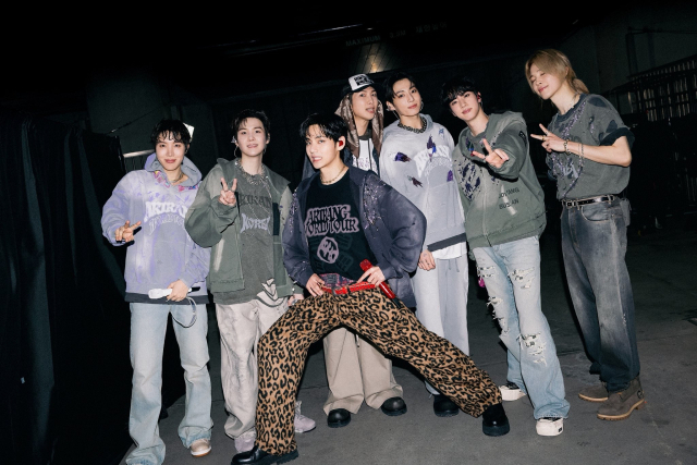 BTS 아리랑, 'K팝 사상 첫' 빌보드 200 3주 연속 1위