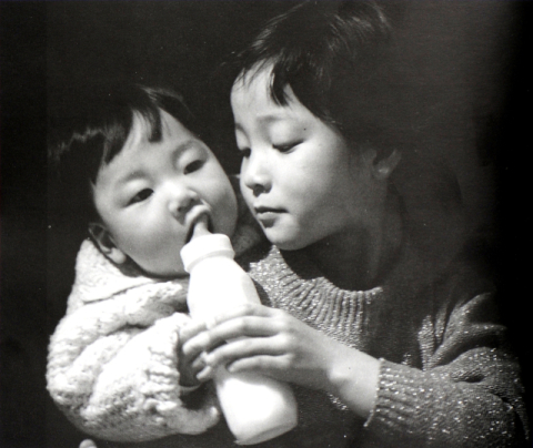 [매일신문 전국 어린이  사진공모전 70년]<1969년 15회>은상 이면영 작 