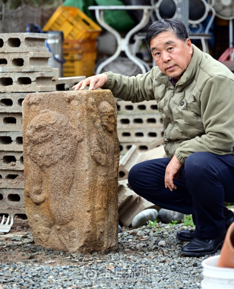 100여년 전 사라진 경주 구정동 방형분 사자상·석인상 모서리돌 추정 석재 발견