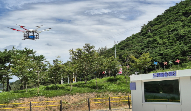 상주시 드론배송센터에서 드론택배 시운전을 하고 있다. 상주시 제공