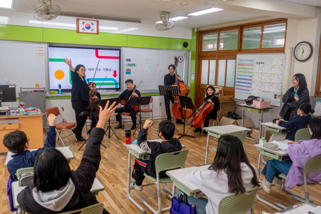 교실이 공연장이 되는 순간…대구시향, 찾아가는 '교실 음악회' 개최
