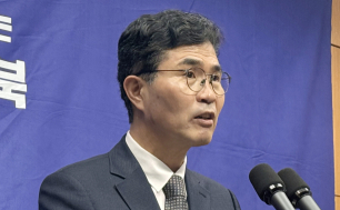 경찰, '식사비 대납 의혹' 이원택 의원 사무실 압수수색