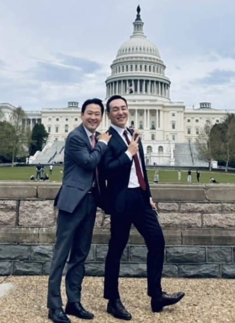 선거 코앞 '미국행' 장동혁, 환한 미소…