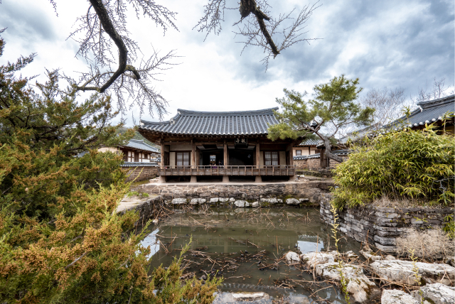 영양 서석지는 규모는 작지만 담양의 소쇄원, 보길도의 부용정과 함께 조선시대 3대 민가 정원의 하나로 꼽히는 곳이다. 김도훈 기자