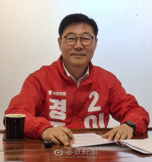이창화 국민의힘 경주시장 예비후보가 15일 정책 기자간담회를 하고 있다.김진만 기자
