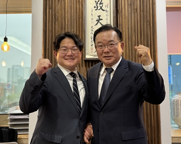 김부겸 더불어민주당 대구시장 예비후보와 오영준 민주당 대구 중구청장 예비후보. 오영준예비후보 측 제공